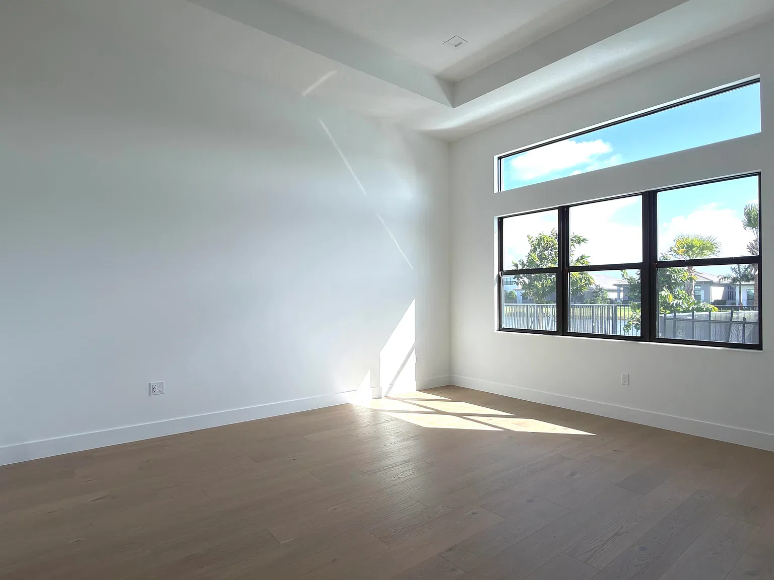4 bed, 3.5 bath, 2500 sqft, $8,000 — Photo 4