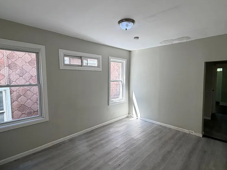 76 Eaton Pl #2 — Photo 2