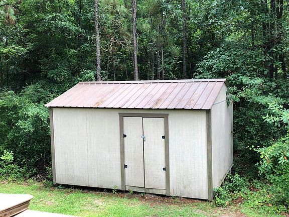 Shed in the back yard 