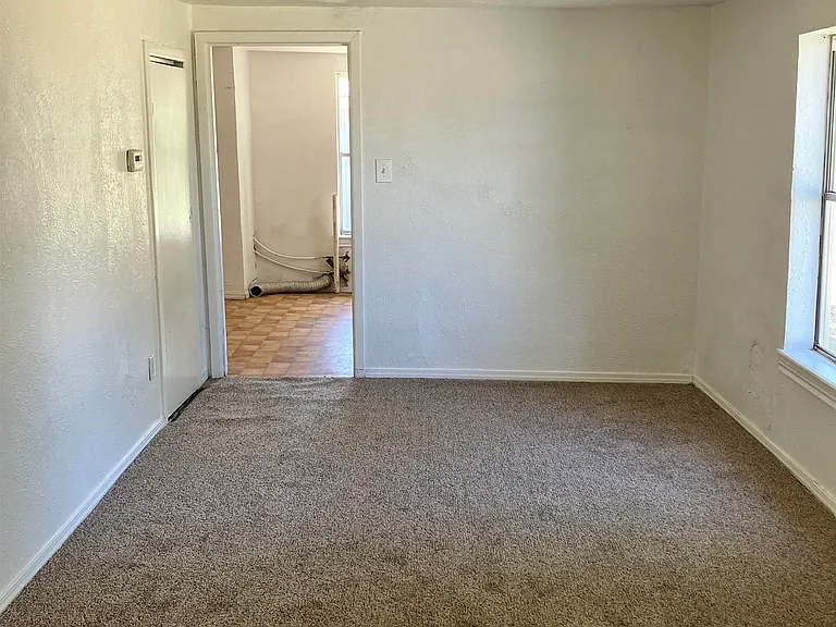 102 Smith St — Photo 4