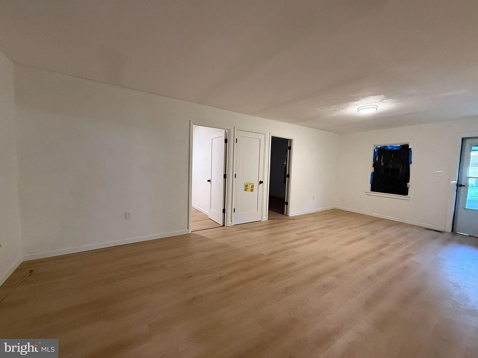 3 bed, 1.0 bath, 1200 sqft, $1,950 — Photo 3
