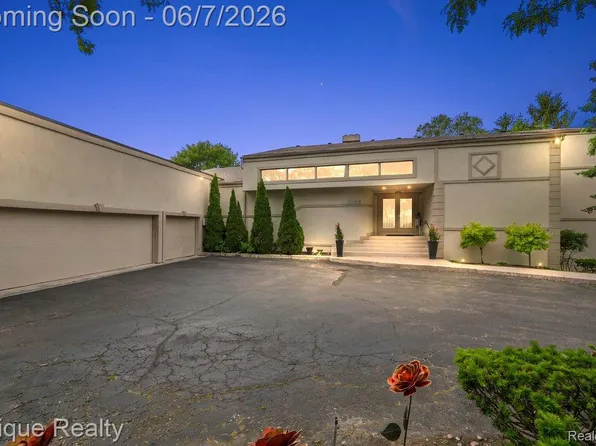 1848 Golf Ridge Dr S, Bloomfield Hills, MI 48302