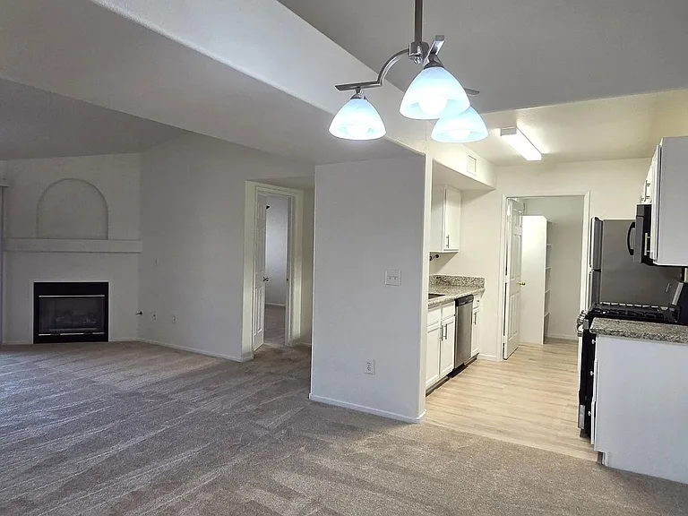 950 Ven Mls #523 — Photo 12