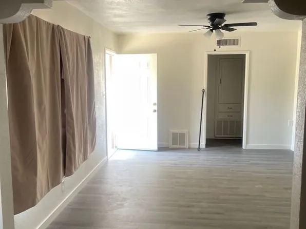912 Jeffrey St #A, Bakersfield, CA 93305