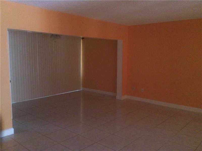 2nd image of 4120 Inverrary Dr #4120