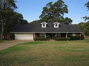 2nd image of 703 Lilly Ln