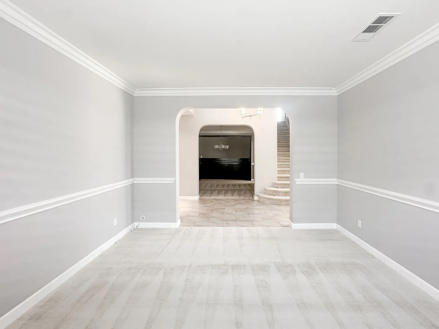 Beautifully Upgraded Crowne Hill Home for Lease! — Photo 4