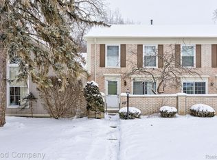 1512 Hidden Valley Ln, Rochester, MI 48306