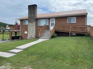 122 Glory Ln, Rich Creek, VA 24147