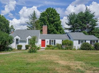 570 Mountain Rd, West Hartford, CT 06117