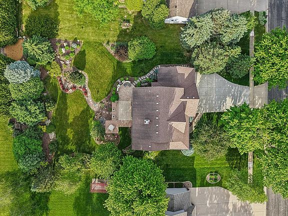 3rd image of 920 Lexington Way