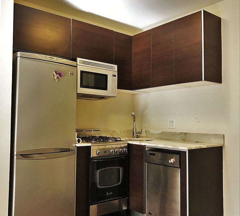 2nd image of 516 E 6th St Front 2S