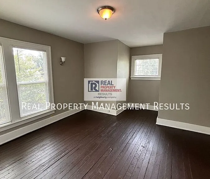 719 E Chandler Ave — Photo 10