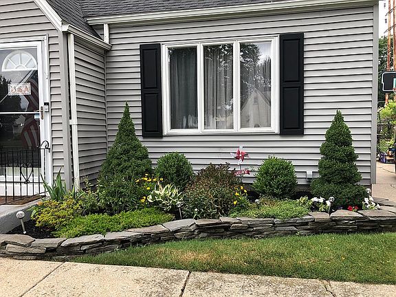 2nd image of 85 Nicholas Dr N