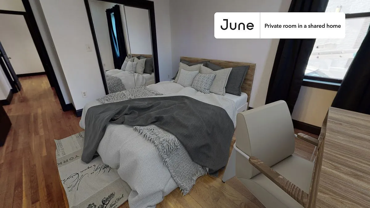 Queen bedroom in 4 bed/2.5 bath home in Brighton #387 B — Photo 1