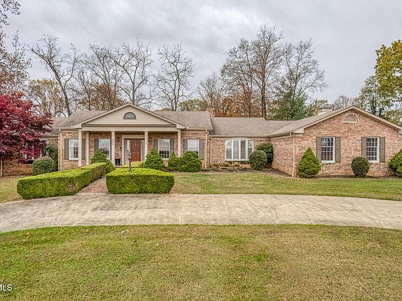 2nd image of 809 Briarwood Dr