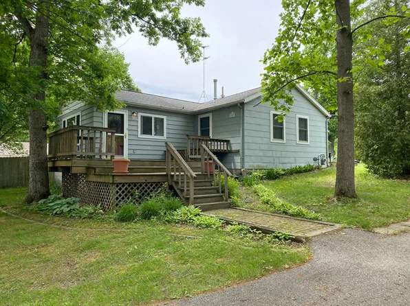 5003 White Oak Ln, Valparaiso, IN 46383