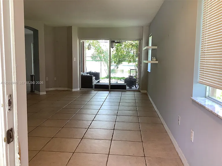 7050 SW 164th Ct — Photo 4
