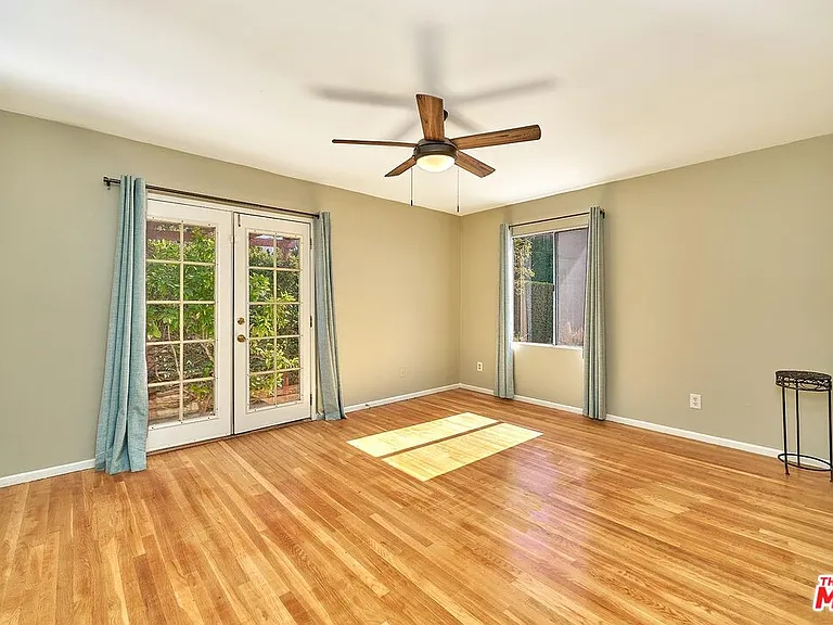 429 S Orange Dr — Photo 34