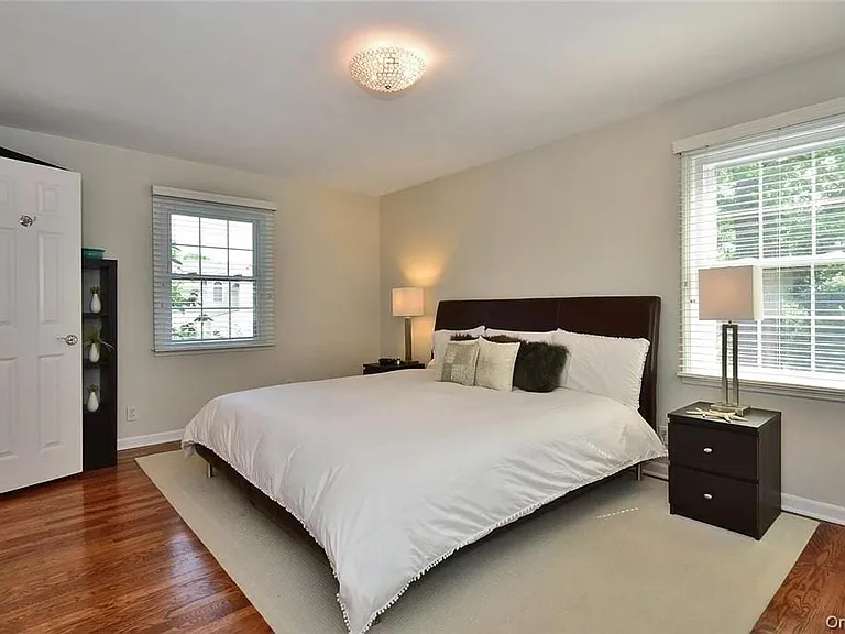 9 Franklin Ave — Photo 15