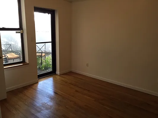 Rented by Premier Metro Realty Corp | media 31