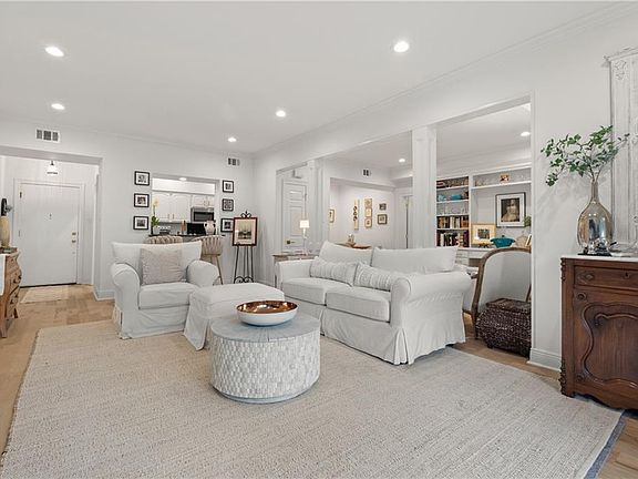 3rd image of 801 Rue Burgundy APT 113