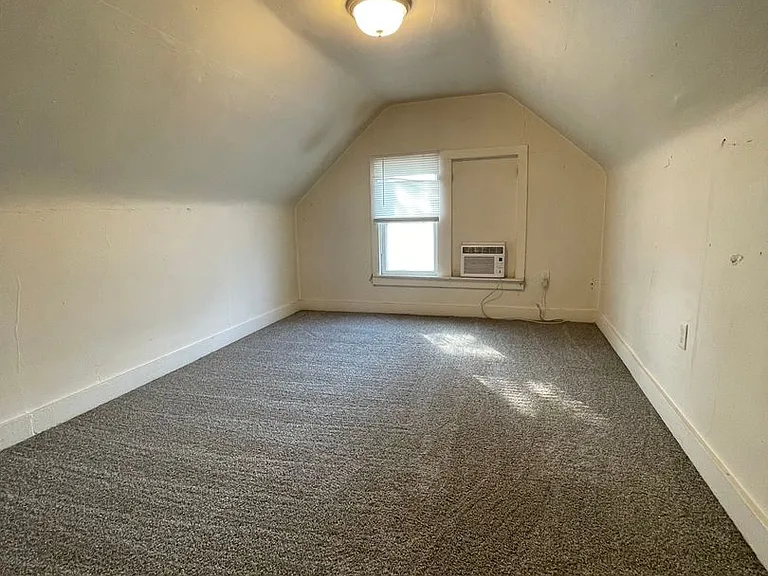 896 W 5th Ave — Photo 32