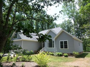 974 Wilton Coves Dr, Hartfield, VA