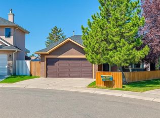 52 E Martinglen Pl NE, Calgary, AB T3J 3J1