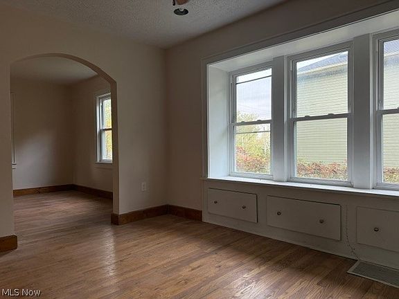 5th image of 2825 S Main St