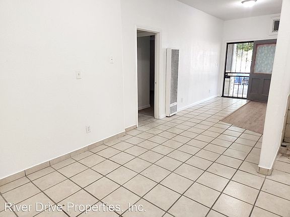 5th image of 405 N Effie St #11427004