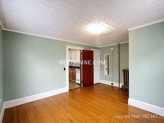 3rd image of 148 Essex St APT 5