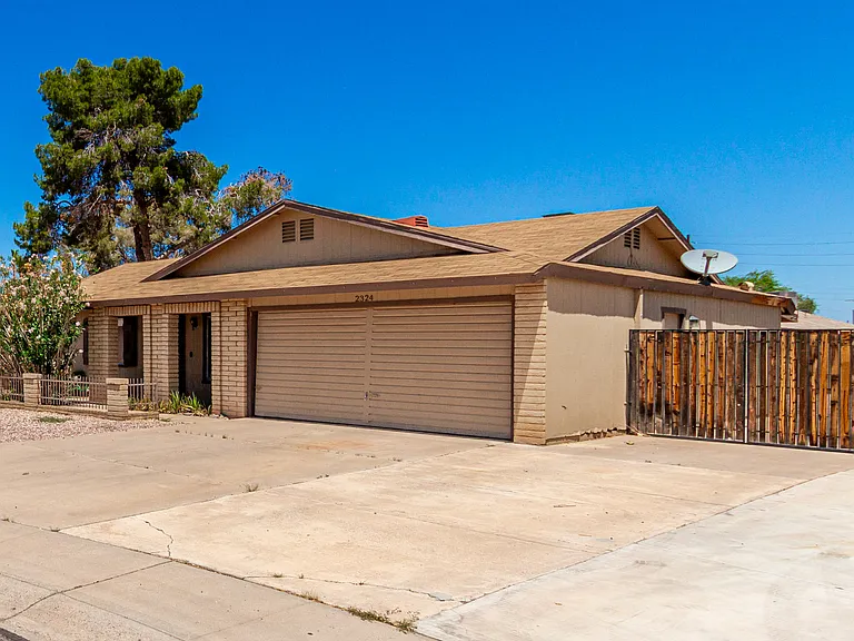 2324 E Palmcroft Dr — Photo 3
