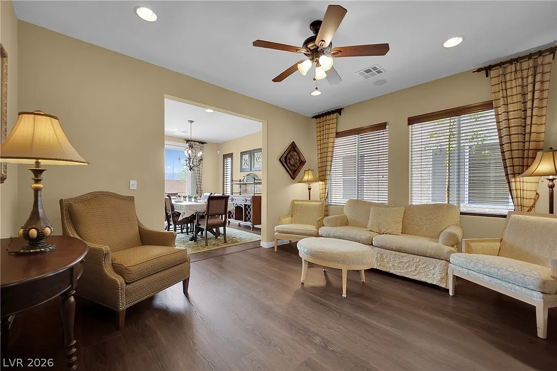 5 bed, 3.5 bath, 2858 sqft, $4,500 — Photo 4