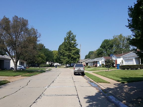 4th image of 414 Coachway Ln