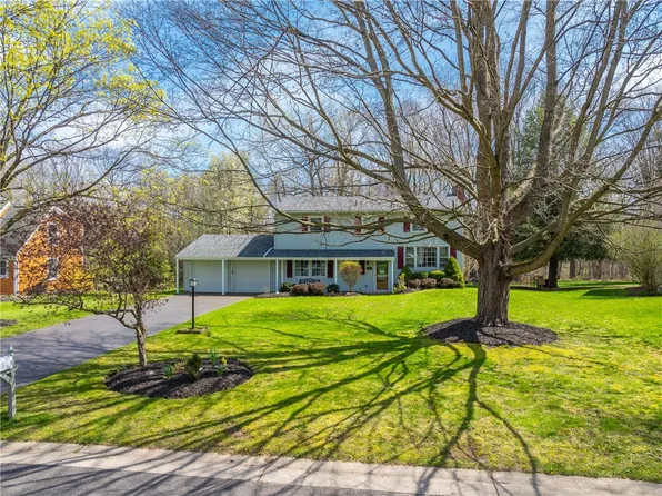 31 Parkridge Dr, Pittsford, NY 14534