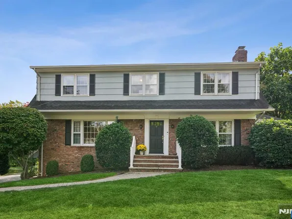 10 Biscayne Dr, Ramsey, NJ 07446