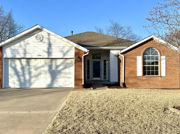 390 Robin Hood Ct, Springdale, AR 72764