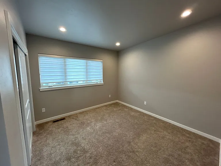 3674 SW Badger Ave — Photo 10