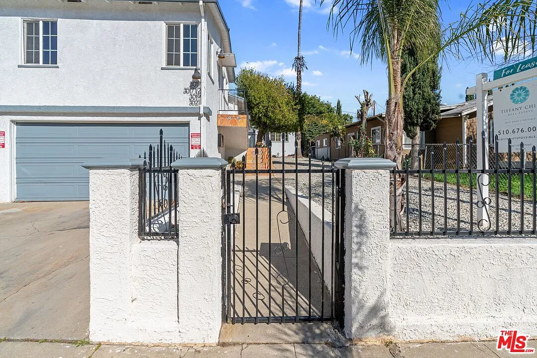 1 bed, 1.0 bath, 800 sqft, $2,099 — Photo 2