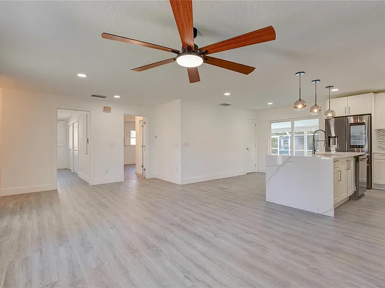 2261 S Flagler Ave — Photo 8