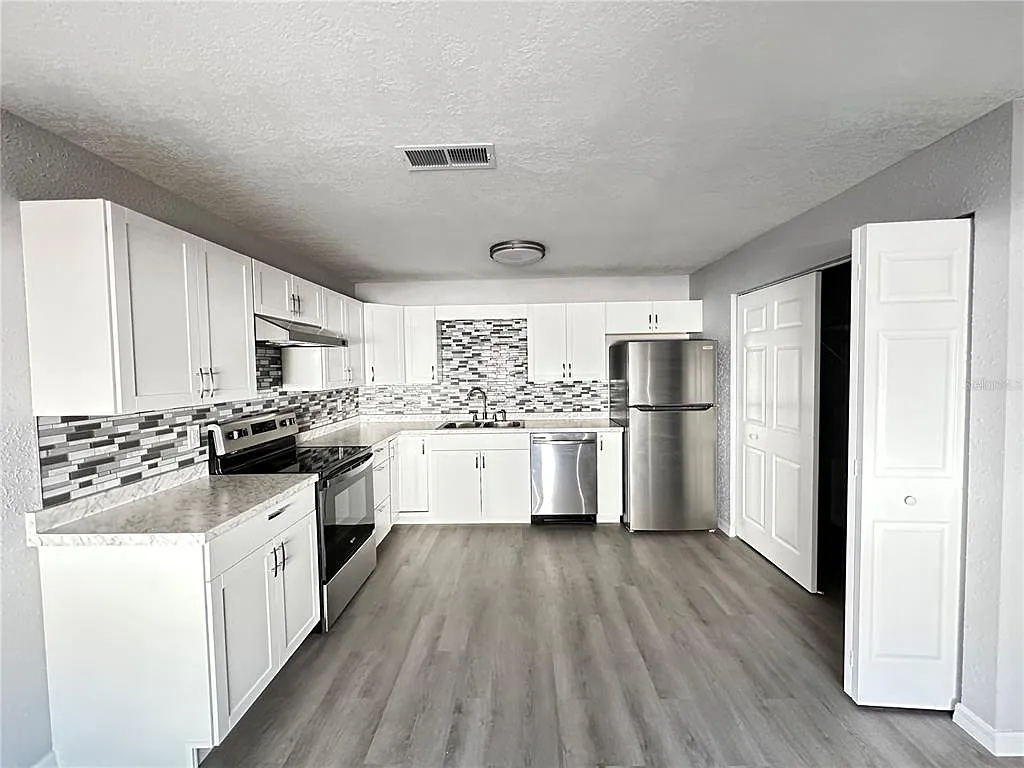 2 bed, 1.0 bath, 770 sqft, $1,150 — Photo 3