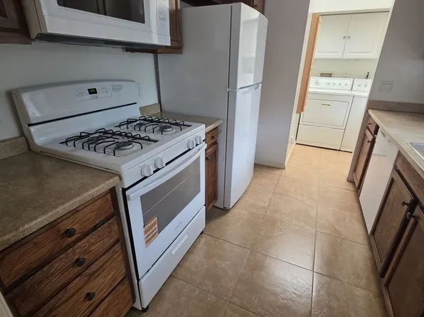 2072, 5032-5036 Denny Ave #5034, North Hollywood, CA 91601