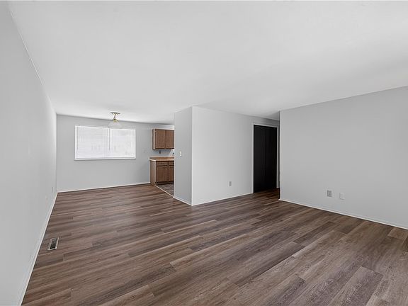 3rd image of 6132 Buckman Dr