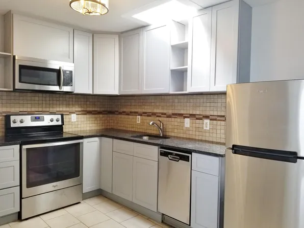 4024 Green St APT 3, Philadelphia, PA 19104