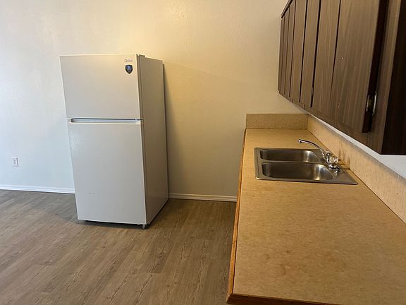 4th image of 1117 W 4th St APT 5