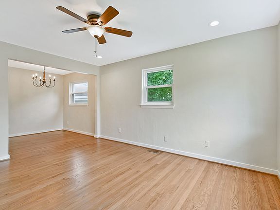 3rd image of 604 Garren Ave