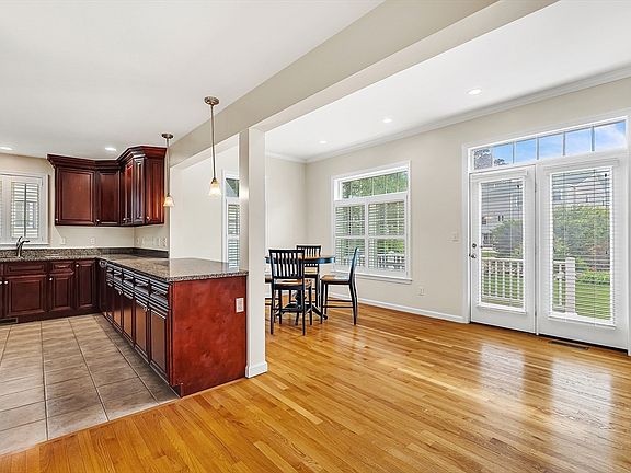 5th image of 17 Russell Rd