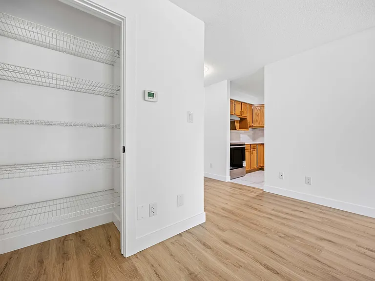 548 Front St #14 — Photo 8