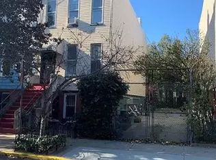 35 Cornelia St, Brooklyn, NY 11221
